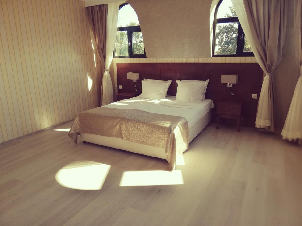 Hotel Plaza Burgas Esterno foto