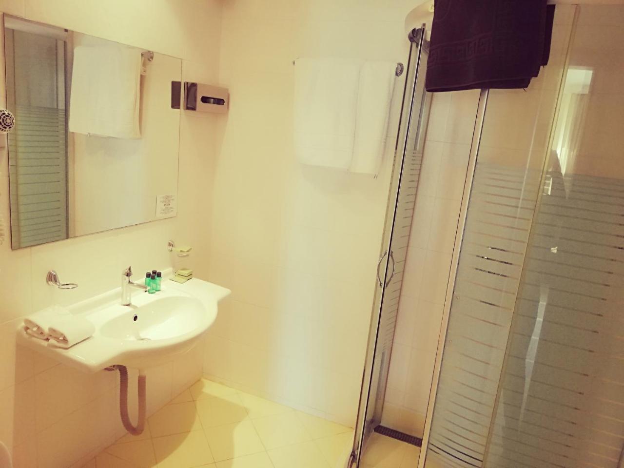 Hotel Plaza Burgas Esterno foto
